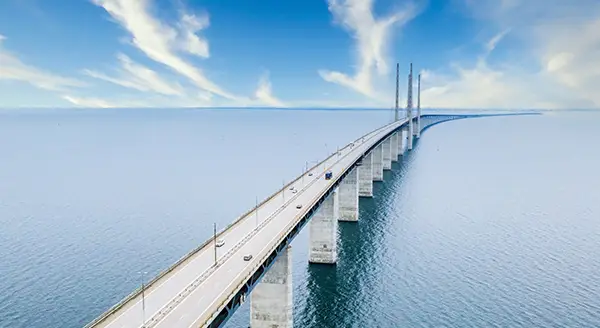 Puente con agua